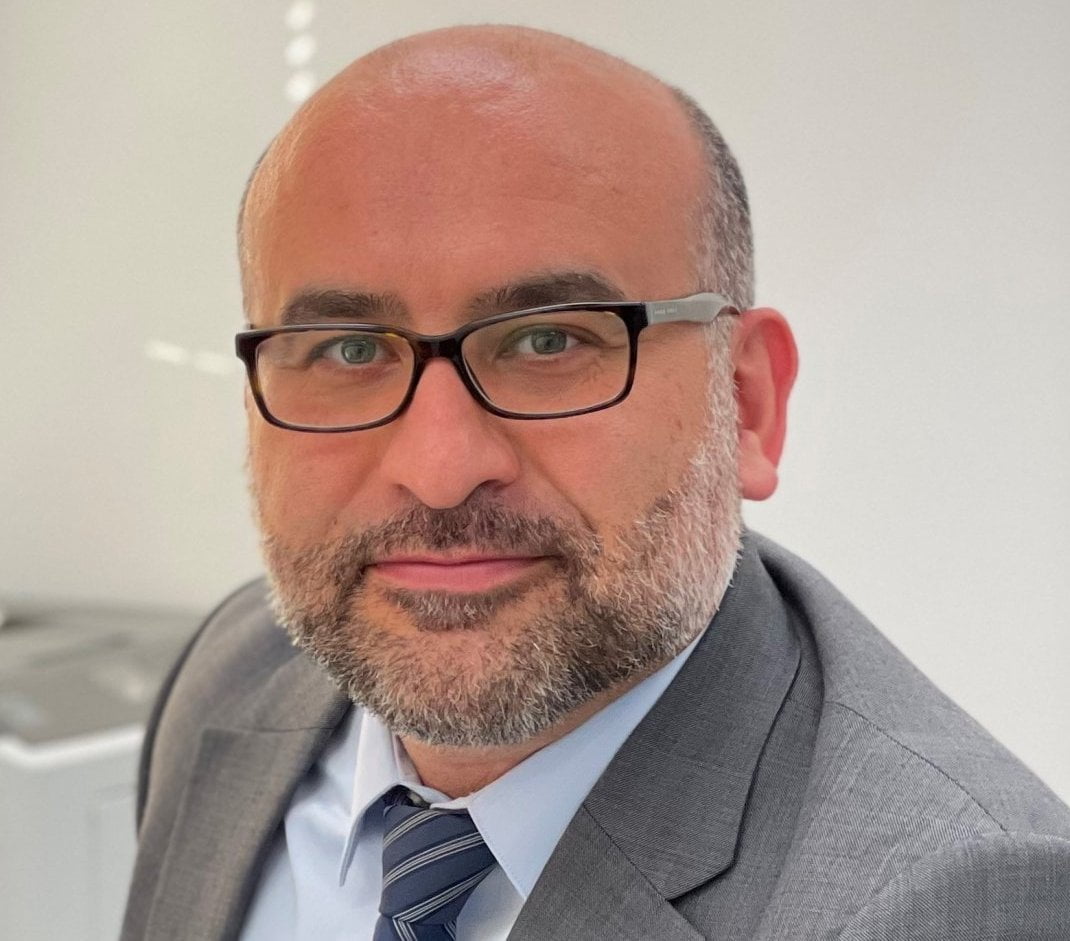 Dr Behzad Kazemi | Agents de comblement et injections antirides à Brossard, Longueuil et Chambly - Clinique d'Esthétique Novani