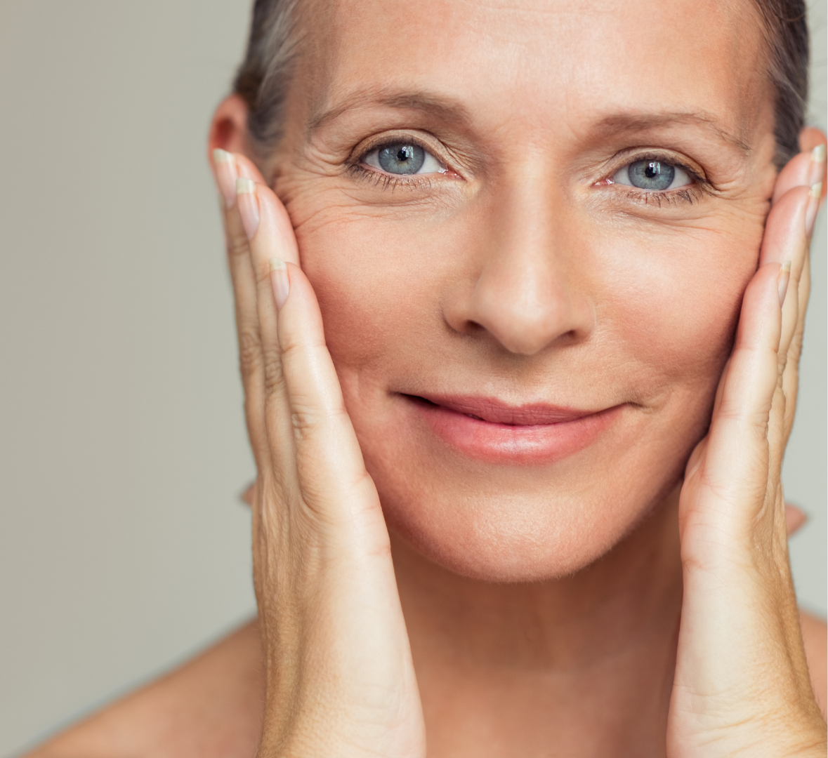 Femme mature à la peau uniforme traitée par lumière intense pulsée | Esthétique Novani | Brossard et Longueuil